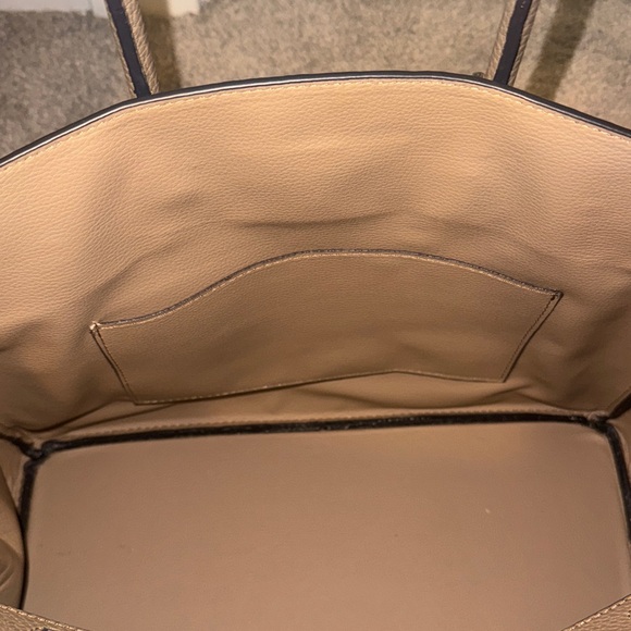 Elegant Brown Leather Handbag - Picture 3 of 7